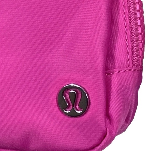 NWT AUTHENTIC LULULEMON 1L EVERYWHERE BAG EBB SONIC PINK WHITE LOGO LETTERS - Picture 5 of 10